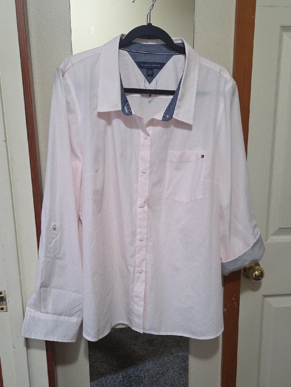 Tommy Hilfiger Womens's Pink/White Pinshtripe Long-Sleeve Button-Up Shirt